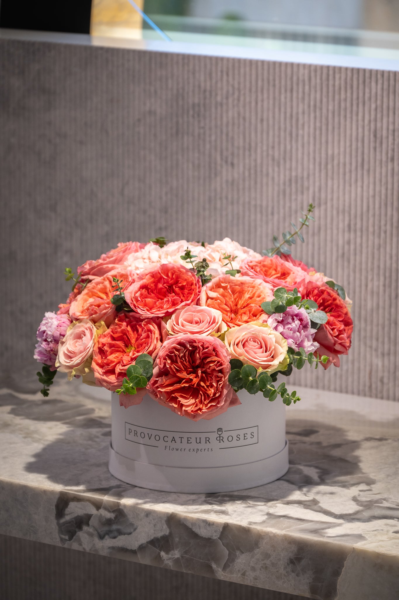 Color que abriga sin pesar