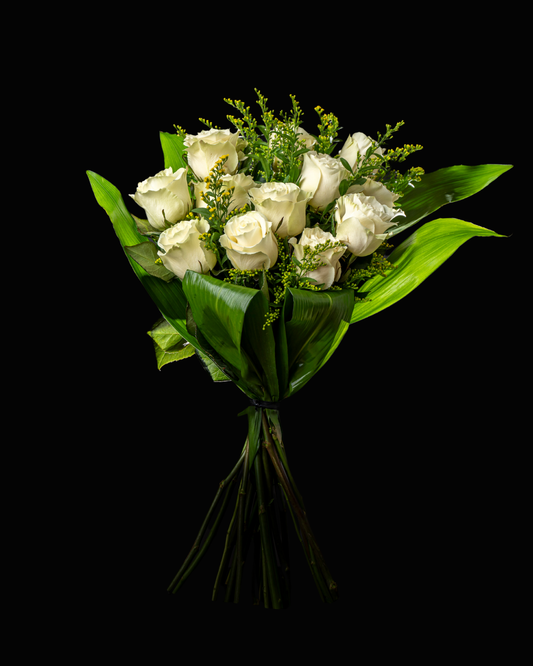 Ramo 12 Rosas Blancas con Detalles